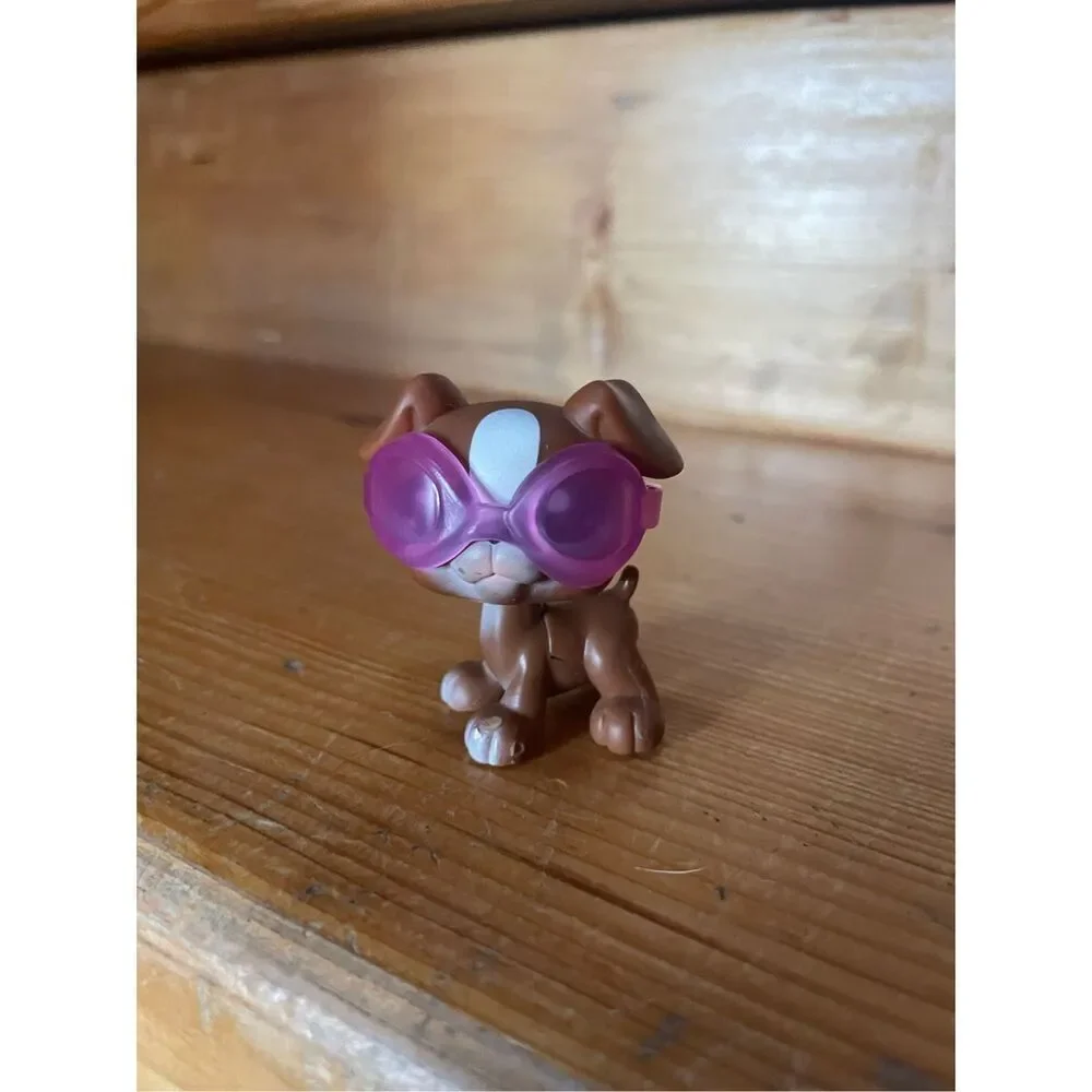 Hasbro Littlest Pet Shop (LPS) Boxer dog figure, #083